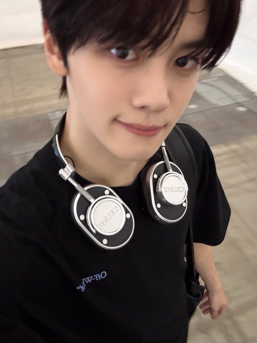 kgvtexts's tweet photo. 260810 🐶💬 01:56 KST

ㄴ i finished working out then crashed 
ㄴ i’m so so sleepyㅎㅎㅎ
ㄴ today must’ve been tiringㅎㅎ
ㄴ go to sleep soon too my y/n
ㄴ see you tomorrowwww
ㄴ i love you🩵🩵🩵🩵
ㄴ right, before sleeping
ㄴ 📸x2
ㄴ hwaiting for monday!
ㄴ sweet dreams!!! https://t.co/a78YdasI0V