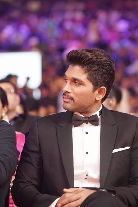 iconbhaai's tweet photo. Thalapthy la dressing anta .bhAAi is doing that from ages. Shut your bitch ass mouths https://t.co/PNUPJfm4bv