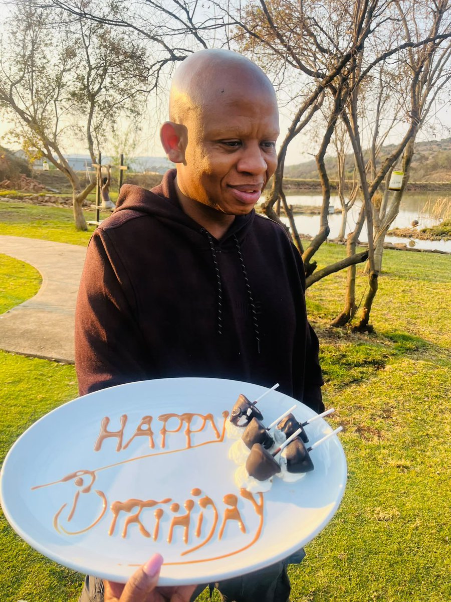 qbjt's tweet photo. @fanmasango
Brother Fan, marking the register from the flight back to the deserts sadly.
A very short weekend at home to celebrate my birthday on the 8th August ๐ค๐ฝ
As sad as I am to leave home, I know the music will be good, as usual on a Sunday.
@jozifm #BrotherToTheNight https://t.co/JyQ2FdGZlD