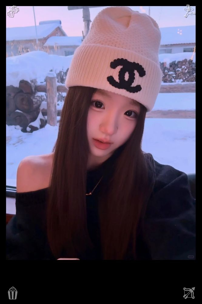 YiMin_Chou's tweet photo. I stretch out, swing my legs off the mattress, and he nudges my hand with his damp nose, cool yet tender. It’s Saturday—no job to clock into, no agenda to follow—just the two of us, me and my cozy mate, set to discover anything the coming hours throw our way.🐟Frozen Berries https://t.co/3Z6kWTJPCl