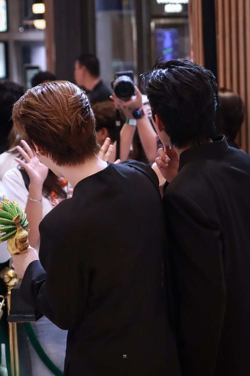 kpkasperrr's tweet photo. หลังเน็ตเจเจ1ก้าวมีเค้าอยู่เสมอนะ หันมาเมื่อไหร่ก็เจอ แต่ถ้าไม่เจอ แปลว่าเค้านั่งอยู่ ยืนนานมันเมื่อย😔

NetJJ Golden Carpet

#NakaratAwards2026xNetJJ ; #NETJJ
#jj_rcp #netsiraphop https://t.co/F5AcPQhHgV