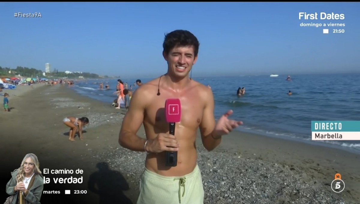 fijatetu_'s tweet photo. no entiendo la necesidad de que el reportero de Siesta se quite la camiseta pero se agradece https://t.co/pwRw60JY4w