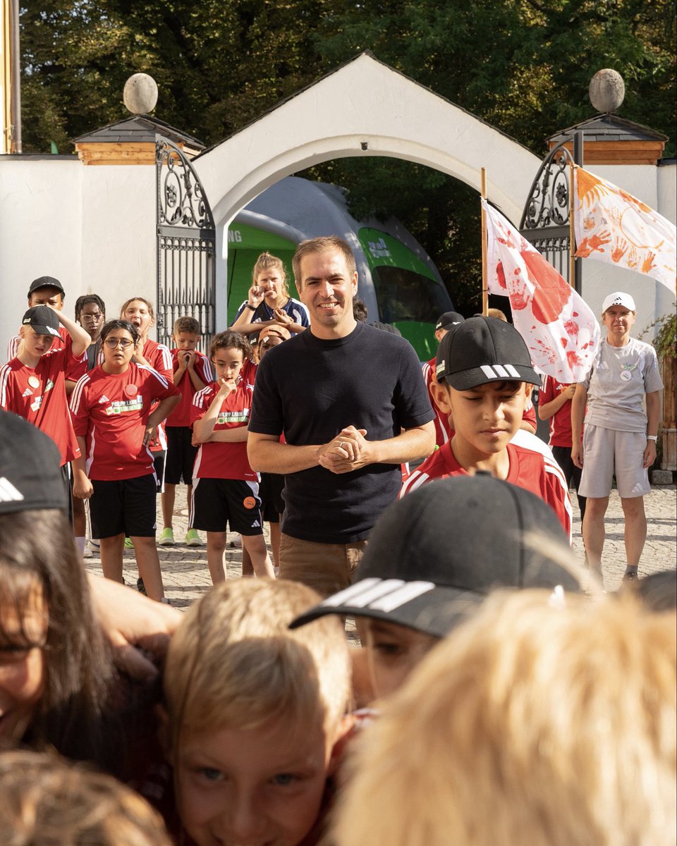 philipplahm's tweet photo. Eine Woche voller Bewegung, neuer Erfahrungen und strahlender Gesichter – das war das Philipp Lahm Sommercamp 2026. 👟🍎💡
Über 80 Kinder hatten die Möglichkeit, gemeinsam zu spielen, zu lernen und über sich hinauszuwachsen. https://t.co/EBGA5czXhe