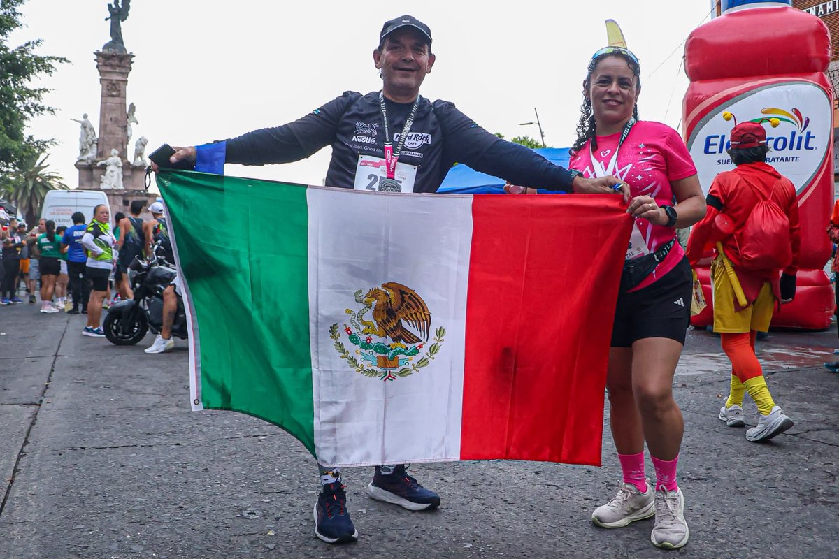 ELOCCIDENTAL's tweet photo. 🏁❤️ ¡La meta también se celebra con besos!

Los primeros corredores de los 5K y 10K cruzan la meta después de kilómetros de esfuerzo, emoción y mucha determinación. 🏃‍♀️🏃‍♂️💨

Tenemos todos los detalles: https://t.co/vaMSugQQ3a

📷 David Tamayo / El Occidental https://t.co/aGGFsBlnhf