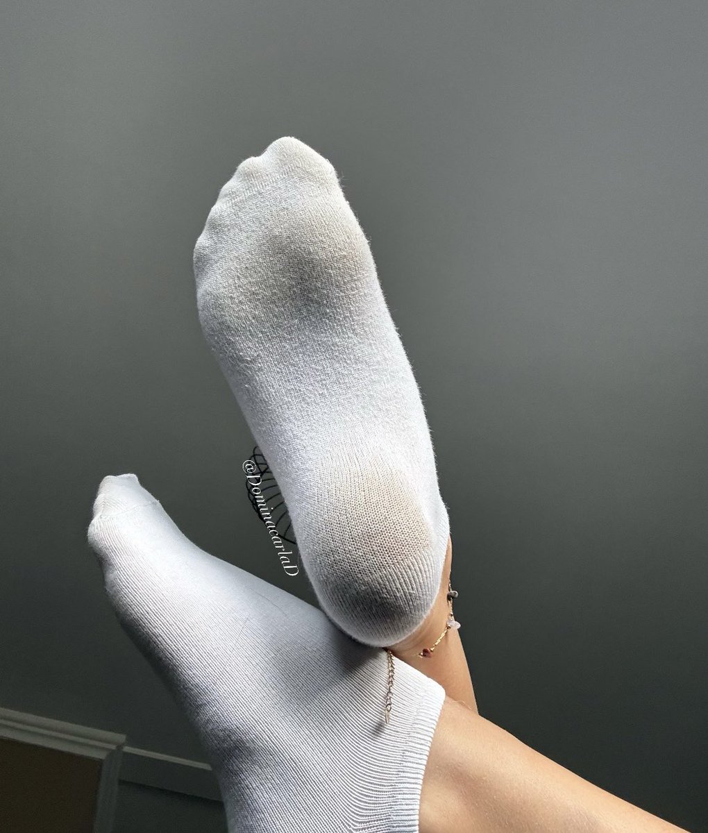 DominacarlaD's tweet photo. Rien que ça te rend déjà si faible…

(Les chaussettes sont à vendre) https://t.co/Aokl5NDDqY