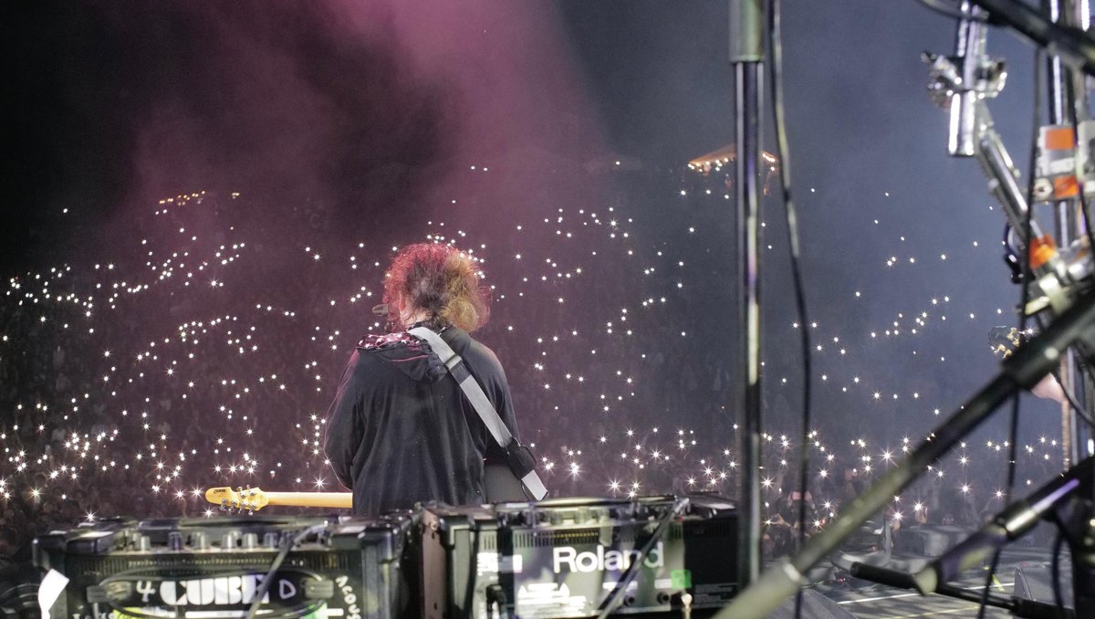 thecure's tweet photo. THANK YOU VILNIUS — AČIŪ! 

OUR FIRST EVER SHOW LITHUANIA AND YOU MADE IT ONE TO REMEMBER...

AND NOW TALLINN…

📷 PAUL HEYWOOD https://t.co/UTEKJhmPHf