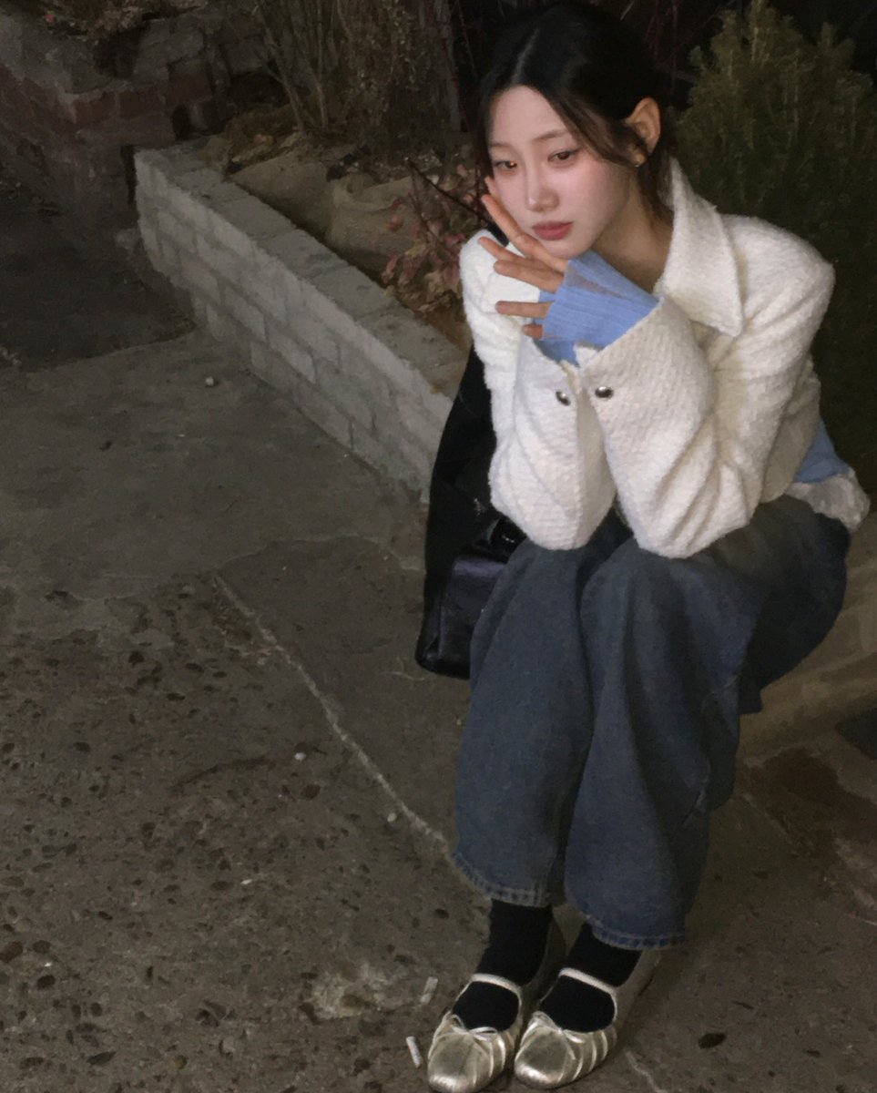 moly_31's tweet photo. Howdy! 🌻 Don’t forget: you are stronger than you think and today is full of possibilities. ☀️
rPDG https://t.co/ozBtXHtt8T