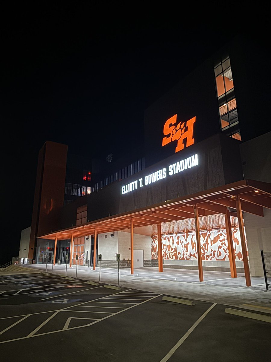 SHSUbarstool's tweet photo. Bowers after Dark 🌙🟠 https://t.co/dcoErScyZa