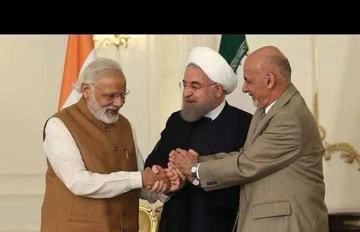 Ragrey_shah's tweet photo. حلال اتحاد 2016:
 
ایک طرف نیتن یاہو کا کزن مودی ، امریکہ کا پالتو اشرف غنی اور 56 بہنوں کا اکلوتا بھائی خام نائی کا نمائندہ ایرانی صدر حسن روحانی ۔

آج تین مسلمان ممالک کیا اکھٹے ہوگئے تو گھوڑے کے روڑے کو چوم کر پیدا ہونے والوں کو تکلیف ہورہی ہے https://t.co/9bsO5gduUW