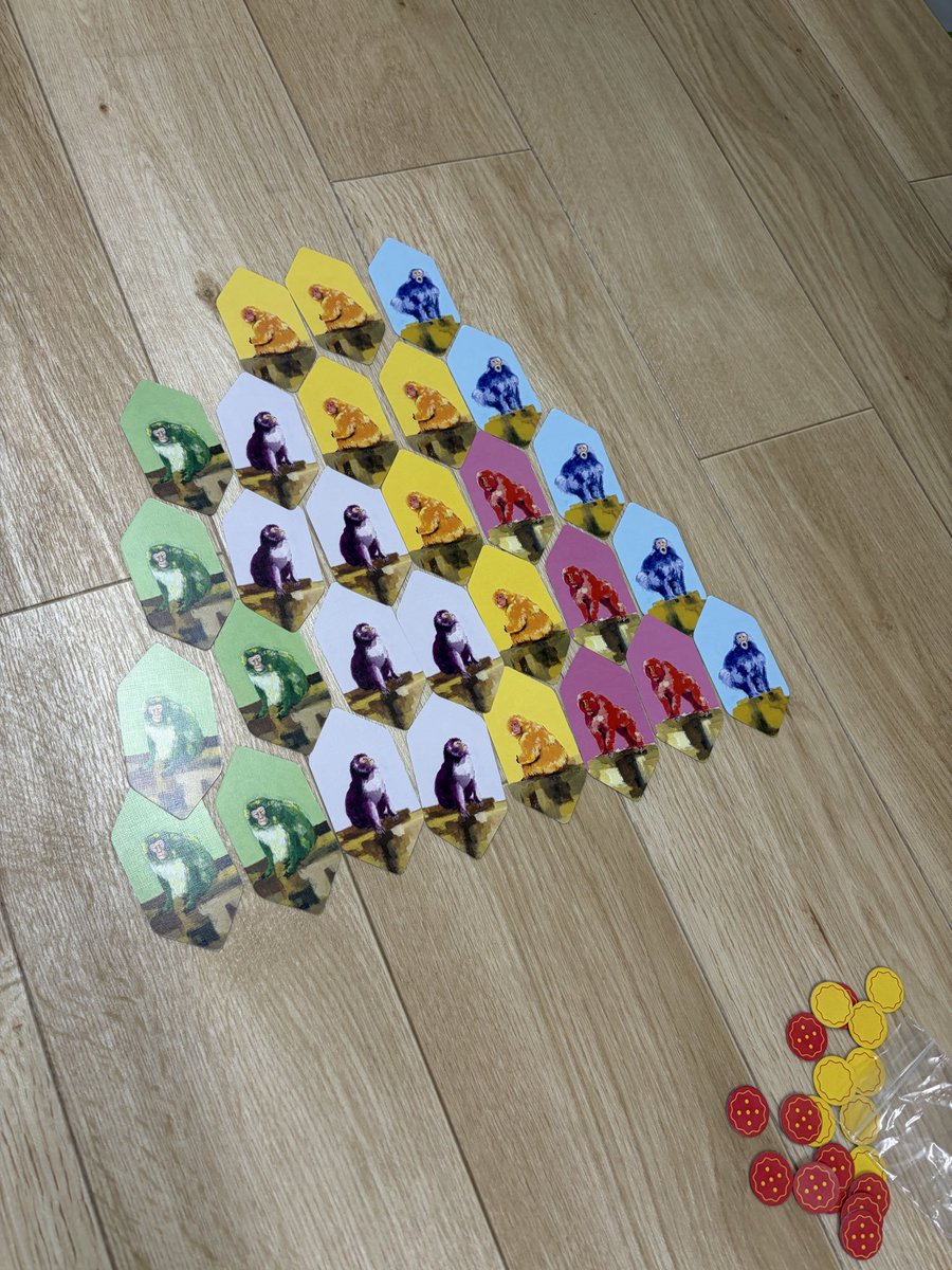 Gremory72's tweet photo. さるやま
オインクの作るペンギンパーティ。
ペンギンパーティは今更語らなくてもなのでさるやまの優れている点を。
カードの形が良い。猿たちの表情が良い。色が良い。
プレミアで入手難という点が何より厳しいけど、ペンパリ感が個人的に何故か薄く感じて新鮮味がある。出来たらやってみて欲しい。 https://t.co/0f5sGz4WQW