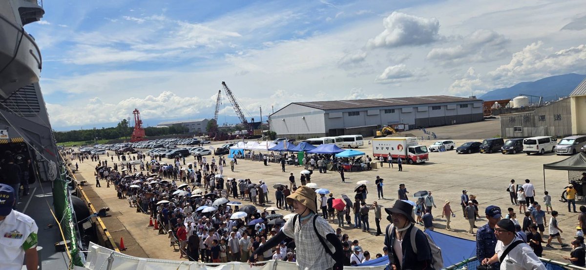 niigata_pco's tweet photo. 昨日、本日と #直江津港 での #護衛艦 #みょうこう の艦艇広報にお越しいただいた皆様、大変暑い中ありがとうございました⛴️✨
多くの方にお越しいただき、終日大、大、大盛況でした⛴️✨

#妙高山 に由来がある護衛艦「みょうこう」⛴️✨妙高山の堂々とした山容のように堂々とした艦容でした‼️

私達、新潟地本は、これからも新潟県内のイベントへの参加、自衛隊のイベントの計画を行っていきますので、是非お越し下さい🤗✨

#感謝 #上越市 #妙高市