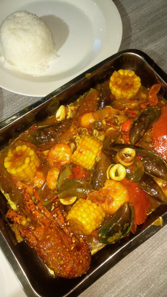 danyappz's tweet photo. mam seafood saus padang di padang emang paling manteppollll (pengen mukbang seafood tiap hari pls...) https://t.co/KtrUCLrcrS