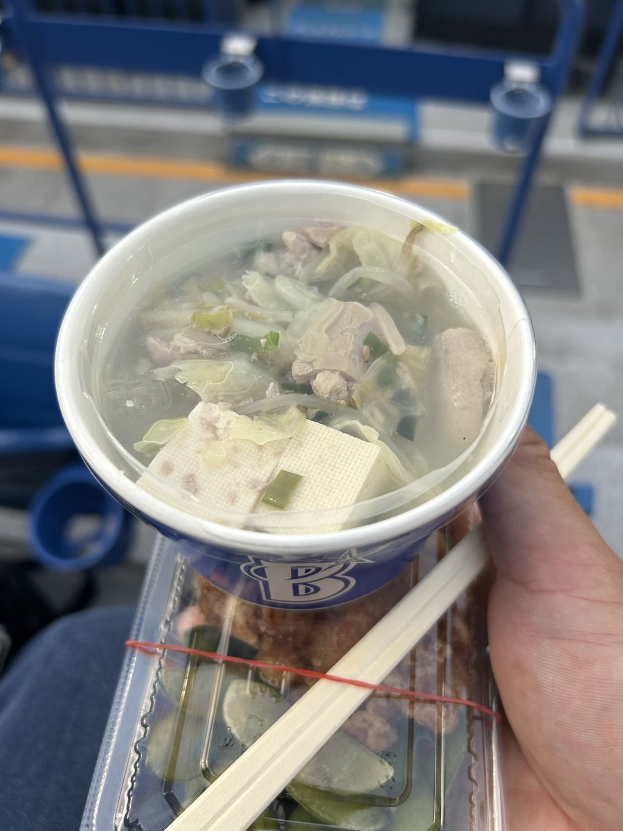 mbkbxpjf's tweet photo. 今日お呼ばれされて今年初の横浜スタジアム！いや、普通に雰囲気良くなってるな。６月どんだけひどかったんだ？ https://t.co/2SXPkcj3i4