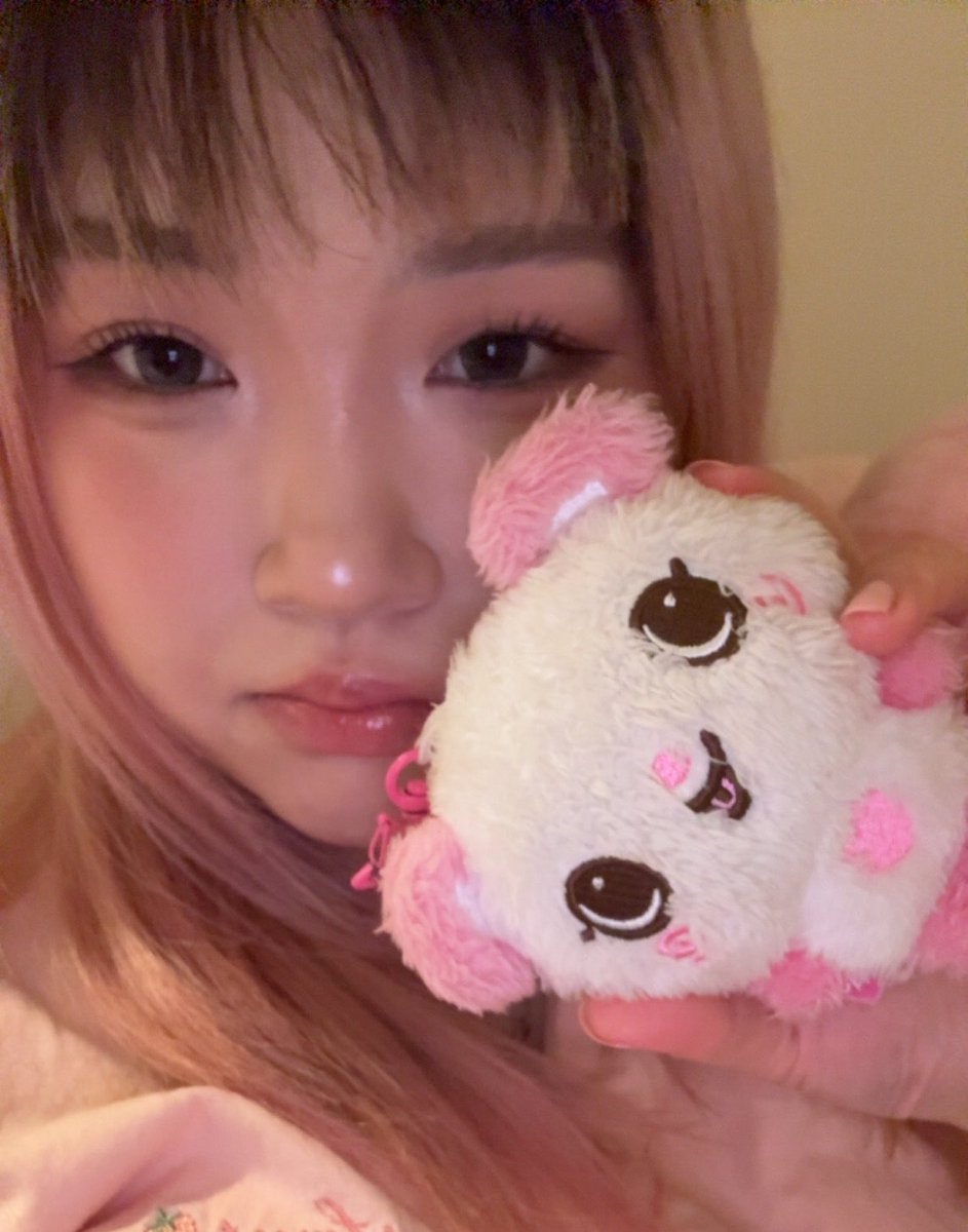 skuppang's tweet photo. sakuppang and pink maxxed

#nsd #nctzenselcaday #sakuya https://t.co/W0CPYdyfOl
