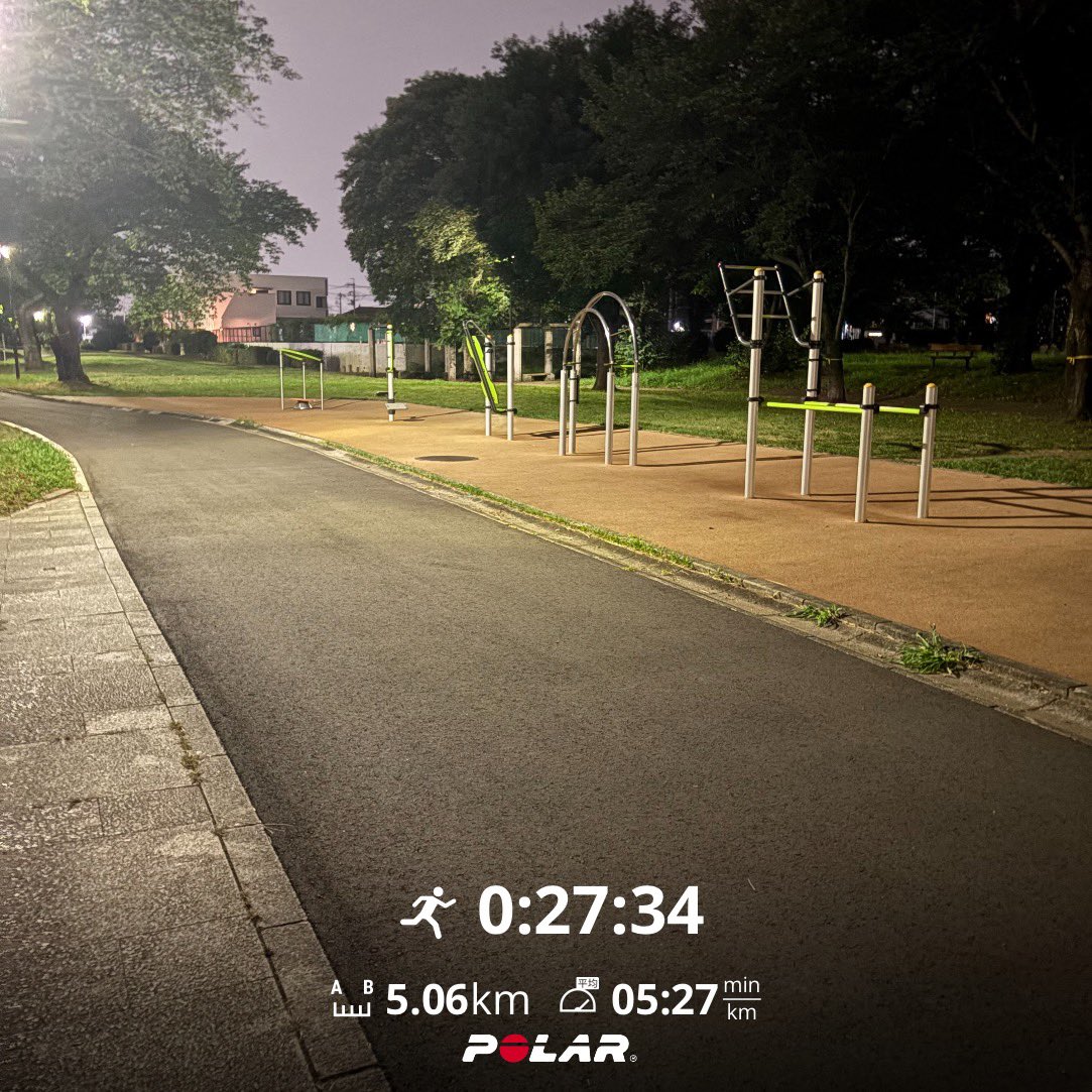masa198233's tweet photo. 今日は5キロラン＆500mダウン！
雷ピカピカラン！途中で雨も降ってきてシャワーランに…にしても走ると股関節が痛むなぁ…決めた！1週間オフにする！絶対走らない！きっと走らない！……多分走らない！
筋トレしてカロリー消費するか…
 #マラソン
 #ランニング
 #ジョギング https://t.co/ZFBsPJyUFA