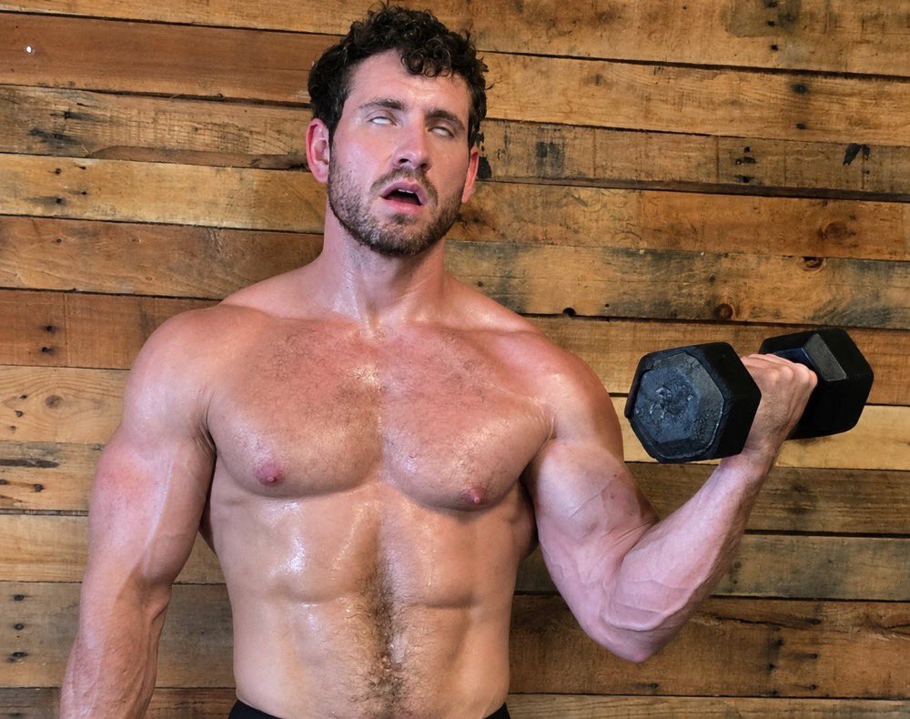 sway404_'s tweet photo. To lift is his only purpose now https://t.co/JkrZx2cB9g