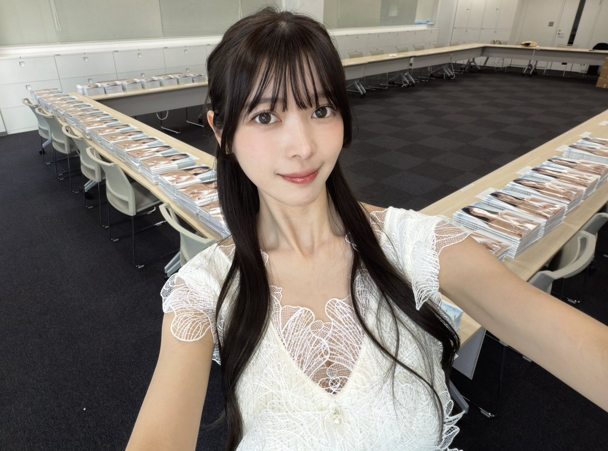 26___na's tweet photo. たーくさん！
心を込めてサインしてきました✍️🩷

26日のお渡し握手会は完売✨
ありがとうございます🥹
1冊券・3冊券のみ当日券があります🎫

当日みんなと会えるの楽しみにしてるね☺️ https://t.co/4SKEQ7uPBp