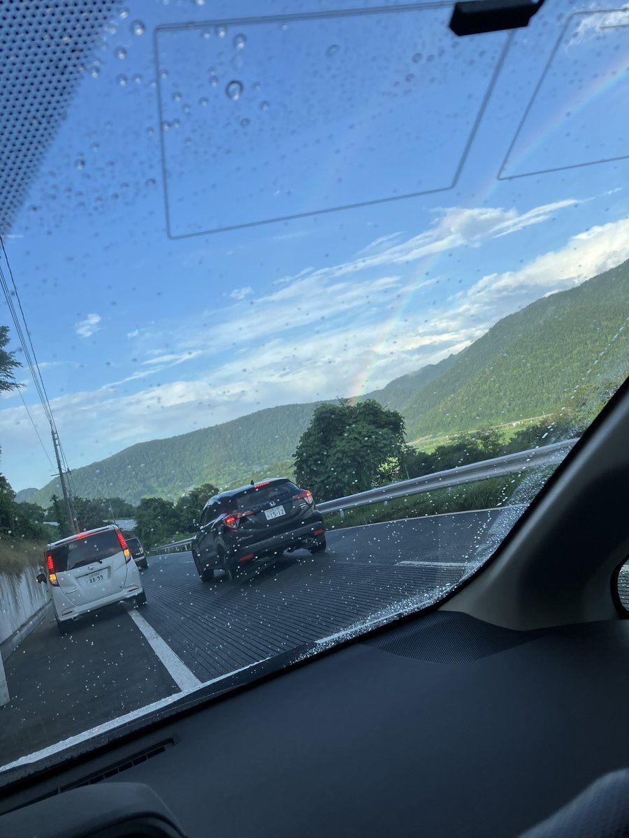 naoooo_mii's tweet photo. 今日は穢れを落としに、熊野大社に行って参りました。
綺麗な風鈴いっぱい🫧✨

穢れを落とす輪っか、回る方向から間違えたけど大丈夫そ？

帰りにデカい🌈見つけてこりゃ期待値アップや！(穢れだらけ) https://t.co/R9Wt3QJ1Zg