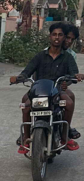 yuvan179329's tweet photo. @ChennaiTraffic  5 guys were riding one bike and causing public nuisance.
Area : Urapakkam (https://t.co/Ug3DfUPzzl) https://t.co/YjR1ZiIlpv
