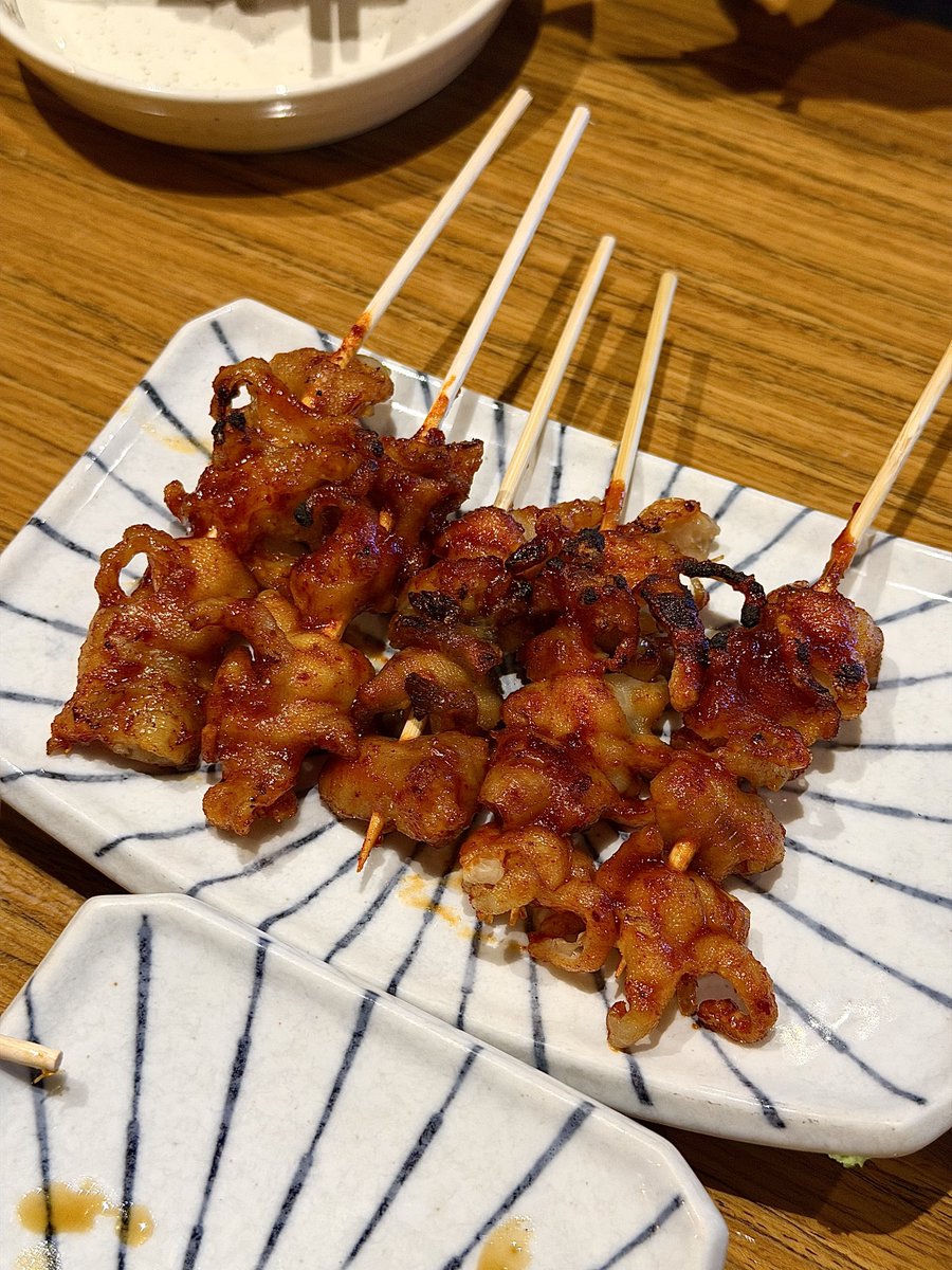 daegullbab's tweet photo. 내인생에 투다리가 왜 나타낫을까
매운닭발꼬치 닭산적 닭모래집 김치우동
너무맛있어서 여기서 살고싶음 https://t.co/dW07sbhLt7