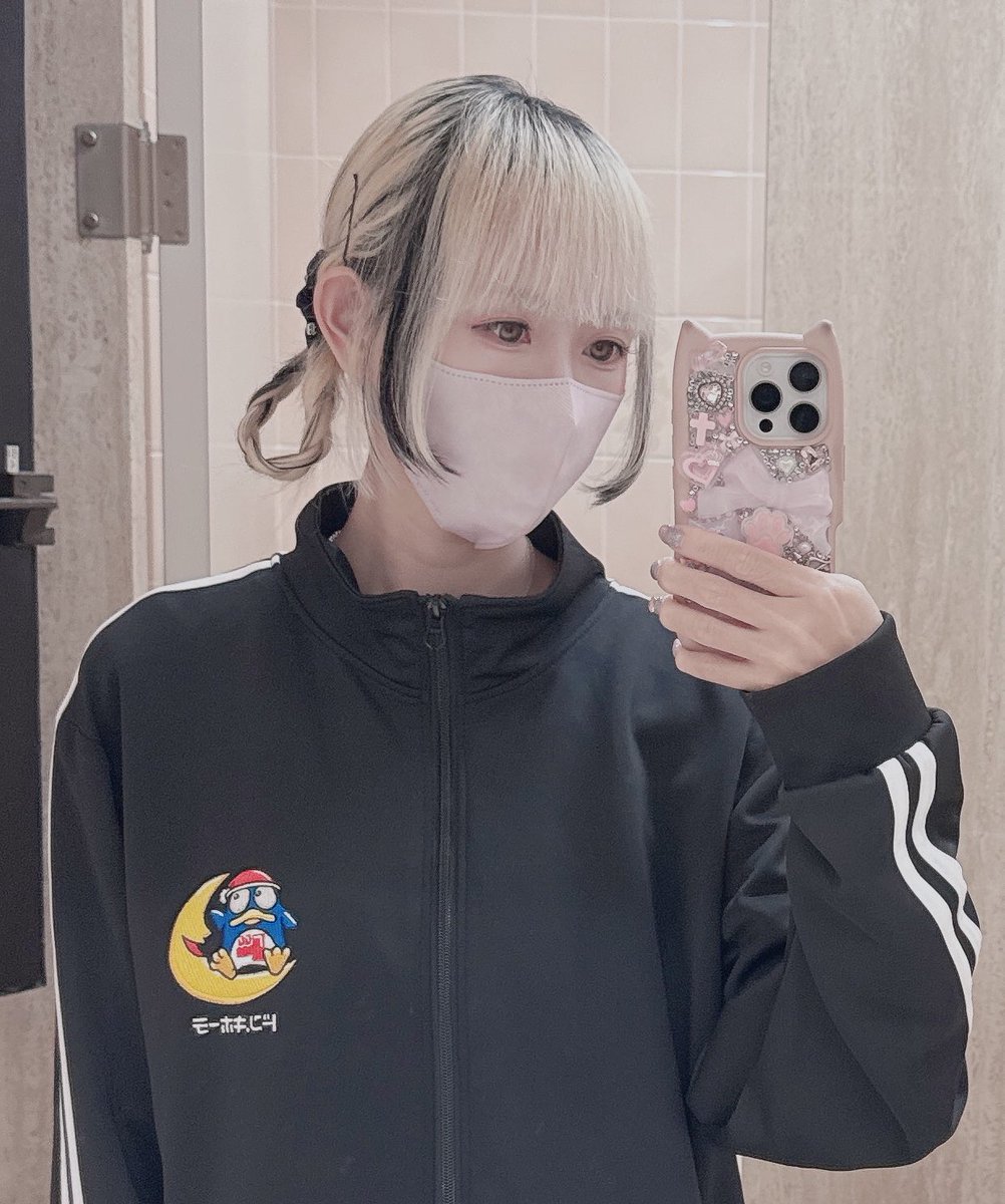 yua42t's tweet photo. 金髪から黒ボブにしたよーー
似合うかな？？ https://t.co/rBe8fQFL4l