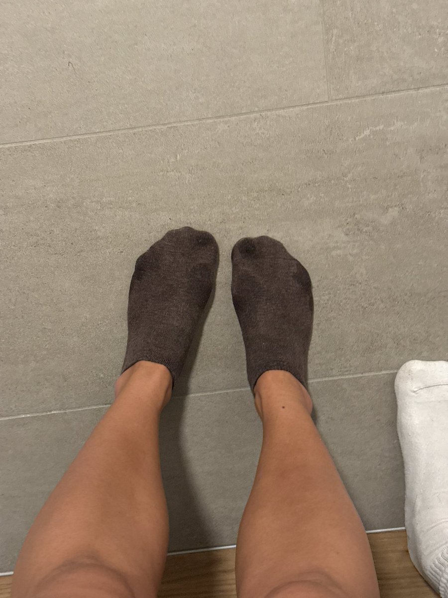 HerrinBianc's tweet photo. Ich weiß schon, dass einige von euch alles tun würden, nur um an ihnen zu schnuppern. 😏 

#findom #slave #femboy #feetfetısh #feetworshi̇p #fetish  #paypig #sissy #blackmail https://t.co/tJspI9hUKF