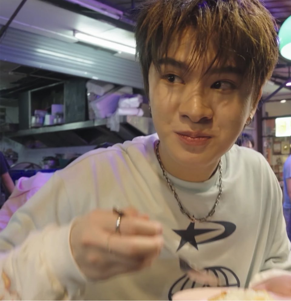owof27's tweet photo. โมโหหิว                                   ได้กินแยะมีความฉุก https://t.co/6vxT1MmW8O