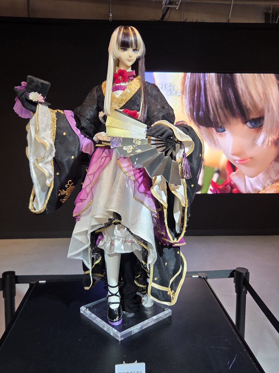 ninjinmaker's tweet photo. 先日、参観してきたので。
でん同士が多く訪れて居たのが特典や購買からよく分かりました。
他の人の写真を見るとタイミングで人形の配置とか変わってたんですかね。
サンファンのファンとしてはシンカイさぁ…ってなりましたね。

#特撮人形劇の世界展
#らでん記
#サンファン https://t.co/q6tJ9G25i9