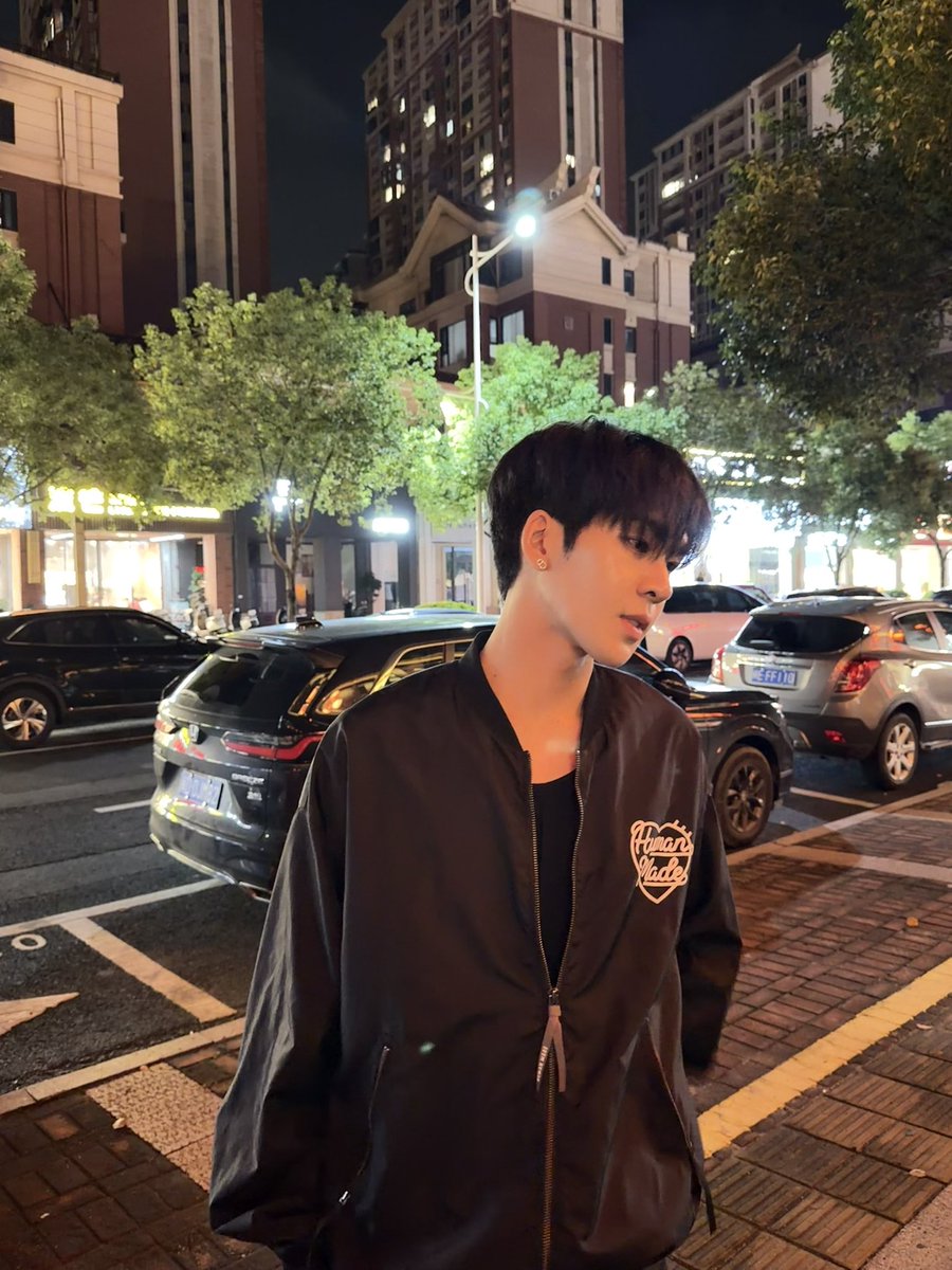 Auautnp's tweet photo. 🌚 https://t.co/r3l0XdDWtV