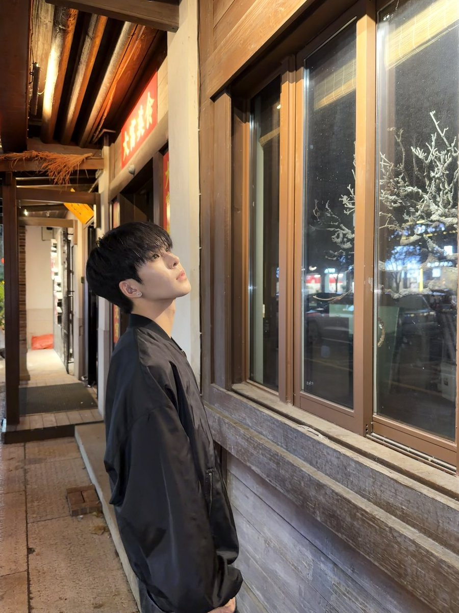 Auautnp's tweet photo. 🌚 https://t.co/r3l0XdDWtV