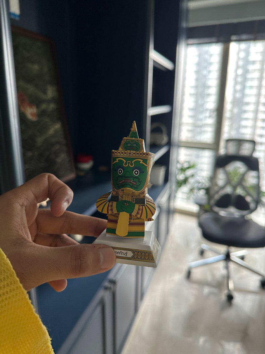 jackofcravings's tweet photo. Perfect souvenir to get https://t.co/vg8WgSHlFP
