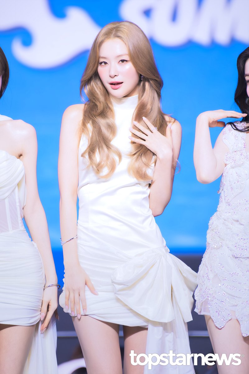 SEULGI_TH's tweet photo. ลุควันนี้คือพี่สาวคนสวยสุดๆ นี่คนหรือนางฟ้าคะ 1000/10 ไปเล๊ย https://t.co/YdHFbxKUCh