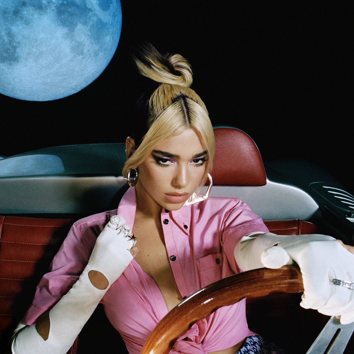 lipapictures's tweet photo. i don’t think even dua lipa knew this outfit would be the cover of one of the most legendary albums this decade https://t.co/MiBZoOHw3D