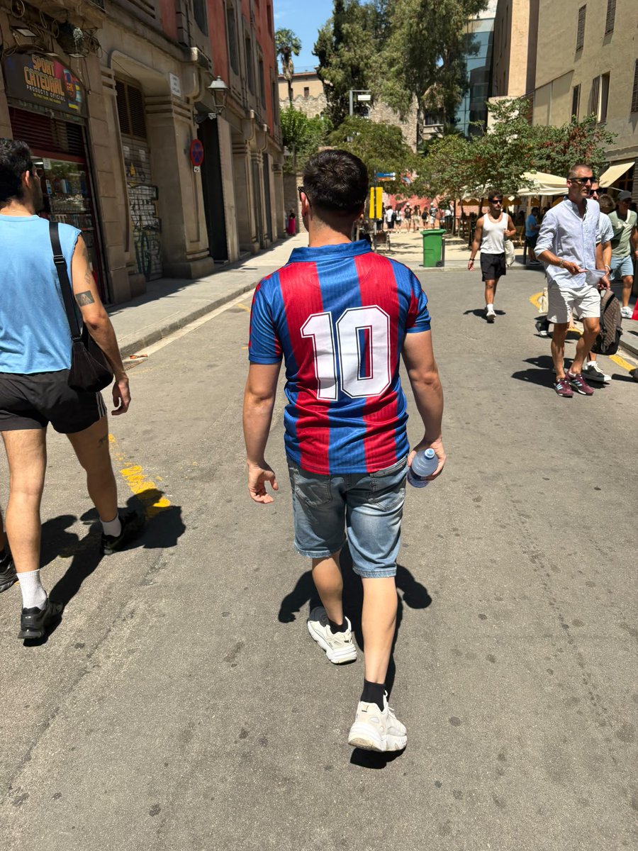alequevaz97's tweet photo. Si è idratato il numero 10( per fortuna😅) https://t.co/nyOJlHZcIR