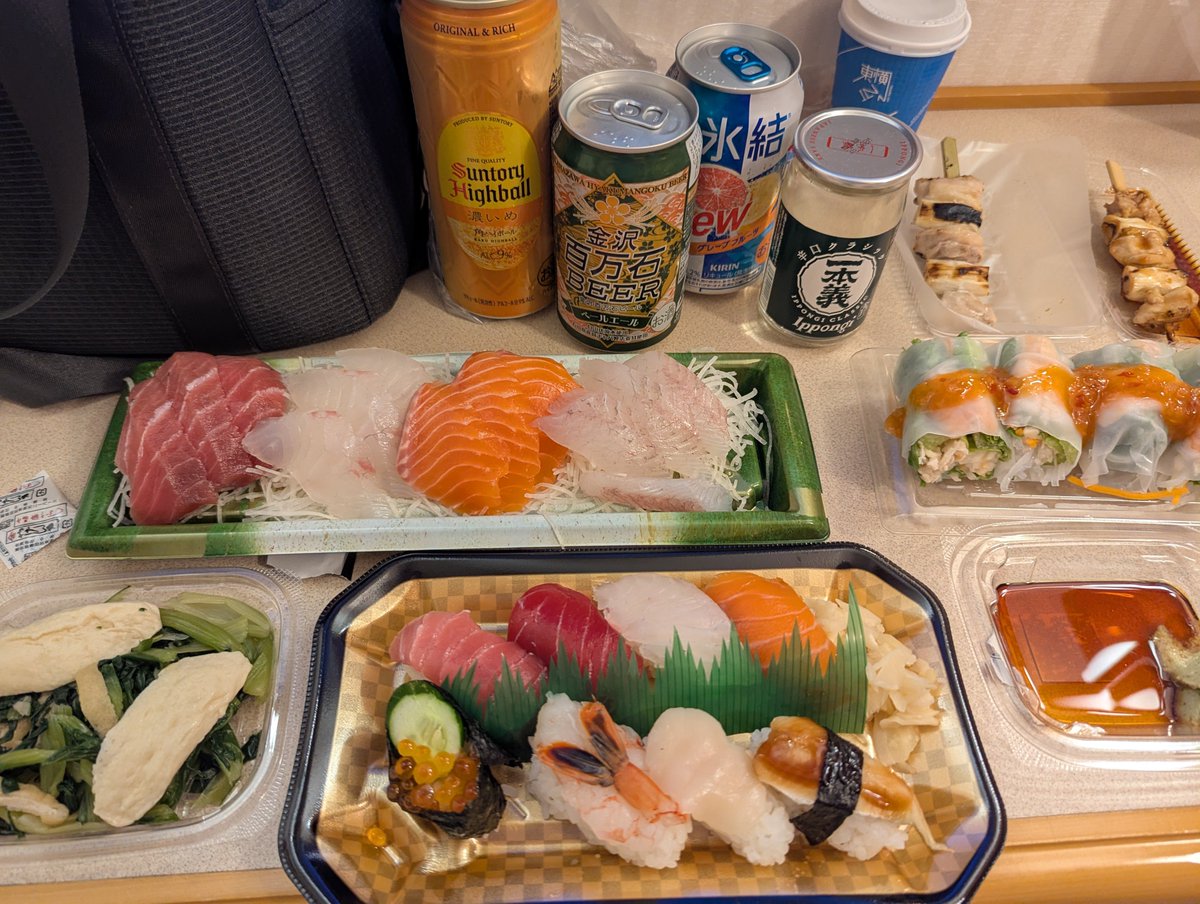 Bobuhiko24's tweet photo. 金沢旅行最後の夜は飲み屋さんに行けなくて、ホテル呑みwww

後悔なんてある訳ない。

なんせ半額👍 https://t.co/r41d74ec0N