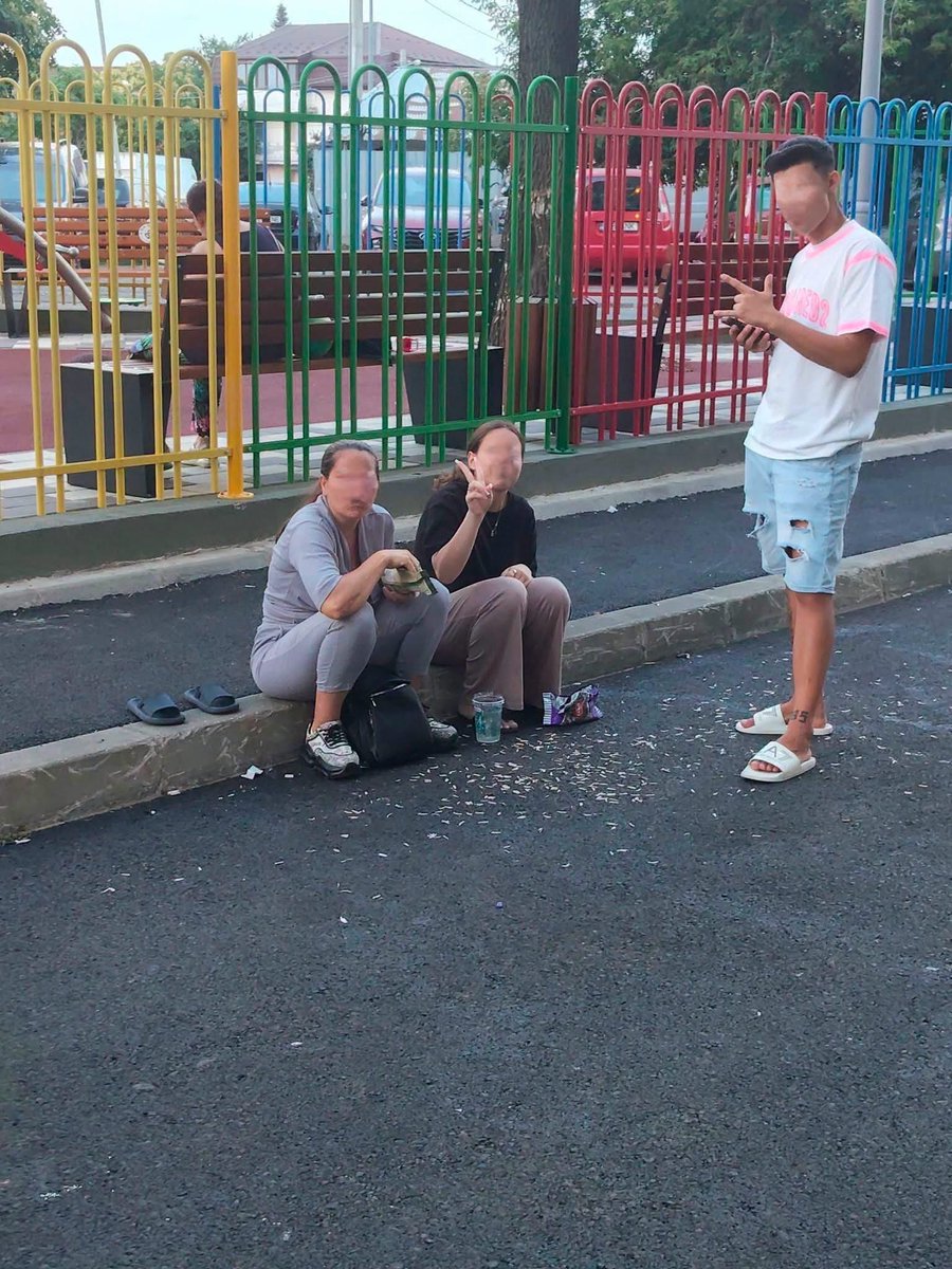 femeisirom's tweet photo. Semințe fără Cola? https://t.co/G2SCBDmJ5b