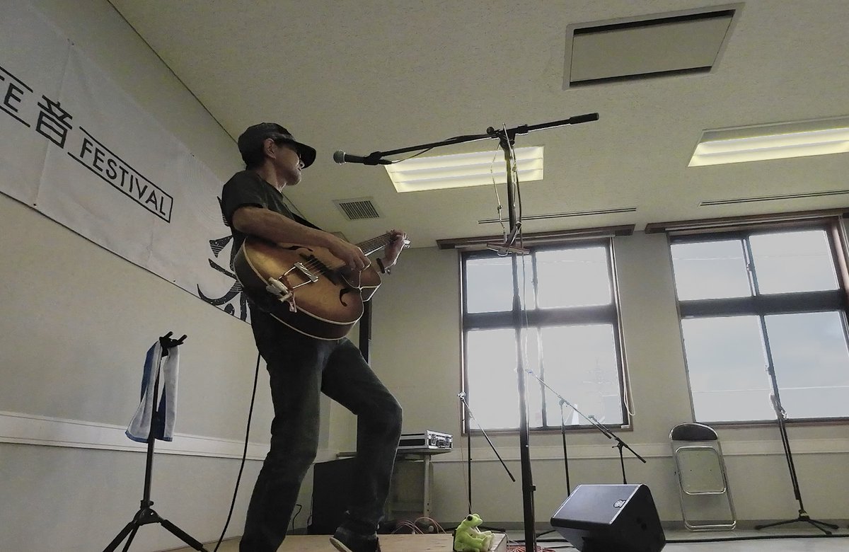 urotake's tweet photo. YOKOTE音フェス、無事に終了しました。
昨年に引き続き、今年も屋内の会場で演奏させていただきま実行委員の方々の熱意は確かに夏の暑さを上回っていました！
そして、同じく熱いお客さんに応援していただきながら、楽しく演奏することができました。
本当にありがとうございました！ https://t.co/09P495qzgd