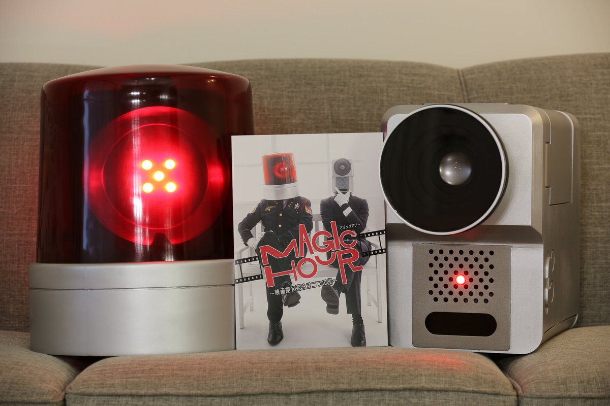 MattMakesStuff0's tweet photo. @sasuke_poker @leoagogo 見て！最近届いたよ！
あなたの映画泥棒コスプレ写真集、すごくいいね！作るのにものすごい努力が注がれたのがわかるよ。THE SHOP TKコラボバージョンもびっくりした！
このプロジェクトに携わったチーム全員、おめでとう！次のコミケも頑張ってね！ https://t.co/euOZemyNEk