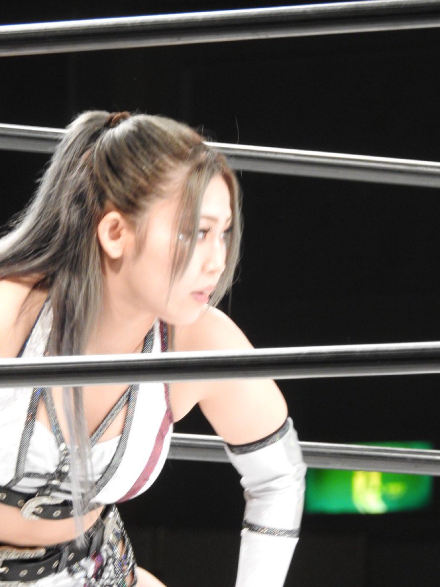 x1322vm's tweet photo. もっとカメラの技術があれば…
Xにあげれるレベルの写真はこれだけ…

#STARDOM 
#吏南　#稲葉ともか https://t.co/HZQnQ5NxNY