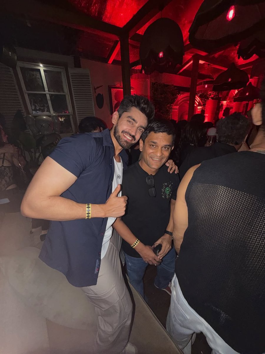 avu723049's tweet photo. New post alert from karan party 🤞🏆❤️🔥 @Avinash_galaxy  #avinashmishra #karanwahi #karanveermehra #harshadchopra #ritwikdhanjani #ruhanikadhawan  #eishasingh #kkk15 #h2d2 #khatronkekhiladi15 https://t.co/uIdrlEb1mx