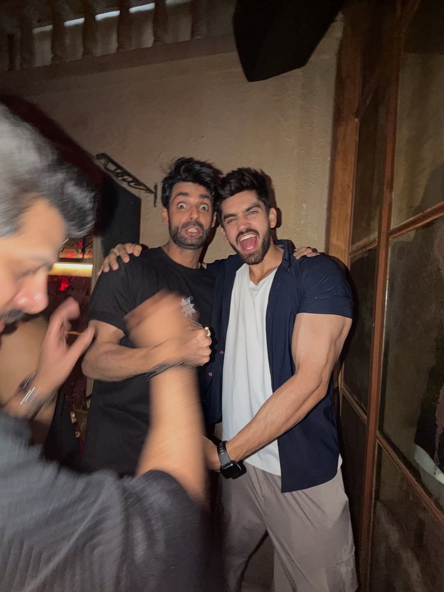 avu723049's tweet photo. New post alert from karan party 🤞🏆❤️🔥 @Avinash_galaxy  #avinashmishra #karanwahi #karanveermehra #harshadchopra #ritwikdhanjani #ruhanikadhawan  #eishasingh #kkk15 #h2d2 #khatronkekhiladi15 https://t.co/uIdrlEb1mx