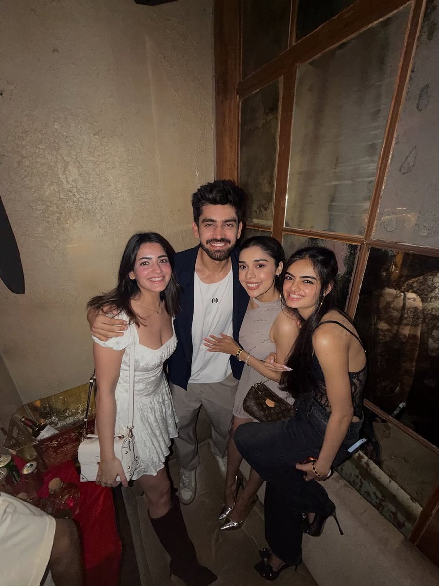 avu723049's tweet photo. New post alert from karan party 🤞🏆❤️🔥 @Avinash_galaxy  #avinashmishra #karanwahi #karanveermehra #harshadchopra #ritwikdhanjani #ruhanikadhawan  #eishasingh #kkk15 #h2d2 #khatronkekhiladi15 https://t.co/uIdrlEb1mx