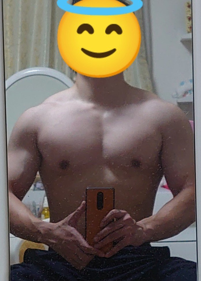 throwin_knife's tweet photo. 今日こそ胸の日！！
今日はサボっちゃったからなのか、仕事疲れなのか、いつもの重さでダンベルベンチできなかった😭
なので脚上げ腕立て伏せを15回3セットをプラス🤔
理論上、体重の75%の負荷らしいから55.5kgを15回挙げたらしい、なわけ😂
旅行の時、ジムでベンチ80kgやったし、いけるんか…？🤔 https://t.co/KpbSwk3NS1