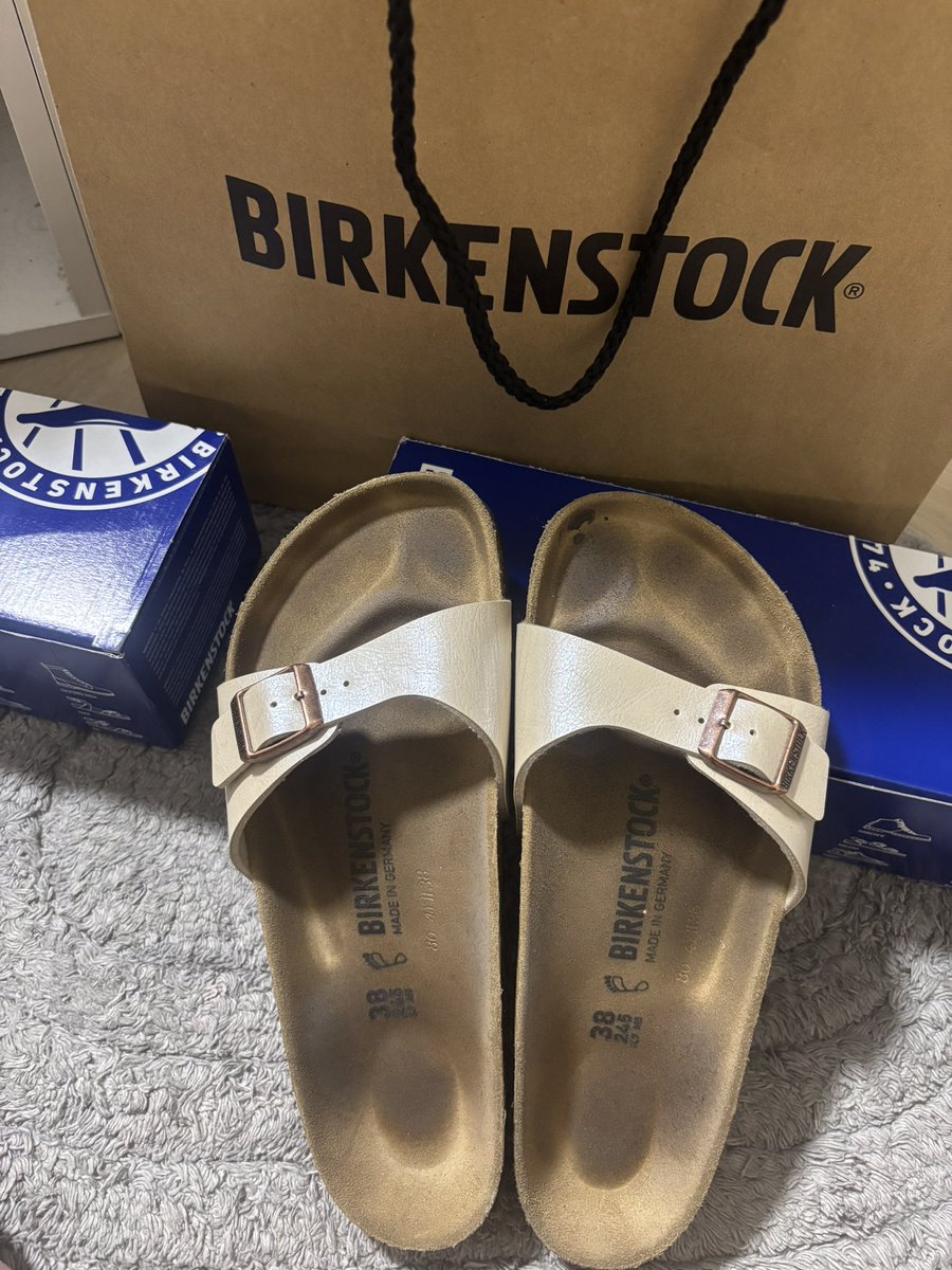 6kzpxygzyc's tweet photo. Birkenstock สีฮิต รุ่นmadid 2800ส่ง40 
#ส่งต่อเครื่องสำอาง #ส่งต่อbirken #birkenstock #ส่งต่อรองเท้า #birken #ส่งต่อเสื้อผ้ามือ2 #ส่งต่อสภาพนางฟ้า #hoster https://t.co/LnWg0sWzQo