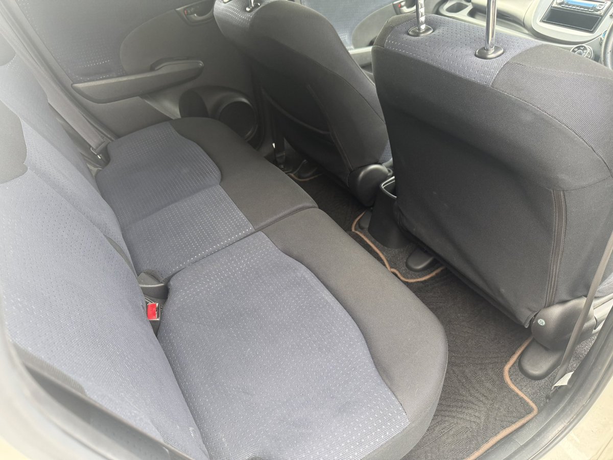 repezenTokyo's tweet photo. フィットG ハイウェイエディション
車検　R9年5月まで
走行距離7.2万キロ

・走る止まる曲がる問題無し

リ券、自税込み　25万円

#車売ります
#車買います
#バイク売ります https://t.co/ZpqmN1ezQC