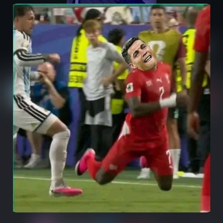 NitishKuma69249's tweet photo. @Xtr4_time Penaldo when he doesn't score proceeds to dive 🤣🤣 https://t.co/XKrbJwBQFR