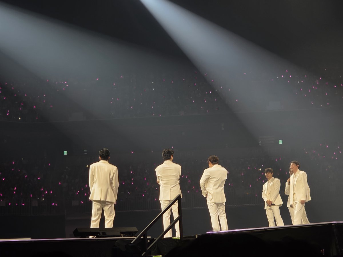 it_duck_diary's tweet photo. 내 시야 종이로 다 가려져서 너무 슬펐지만 재밌었다..🤍 https://t.co/8dpZFSe9tM