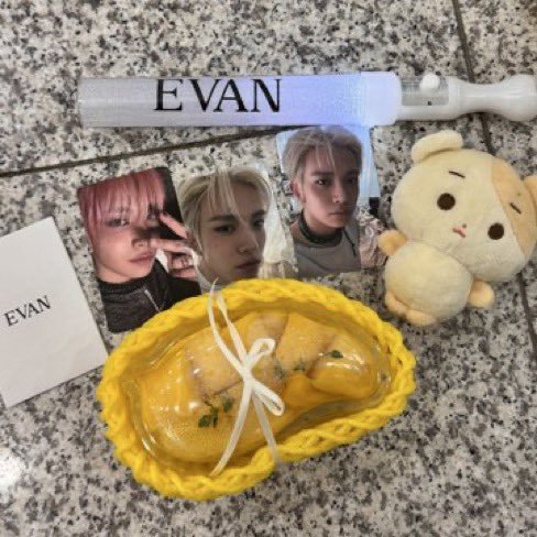 h_o_o_n_i_e's tweet photo. THE SPOLERS FOR HIS RETURN OMG
BRO HIS RETURN IS SO SOON , IM SURE OF IT , I MEAN , LOOK AT THIS
"everything in k-pop is a clue" OH HEESEUNG IS SO COMING BACK. https://t.co/8BlgVHym6t