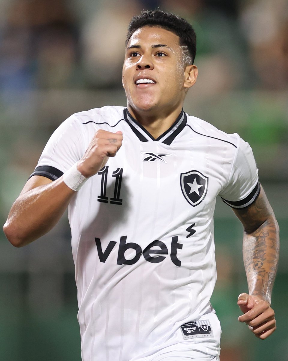 EspacoGlorioso's tweet photo. A fase dos pontas tá tão difícil que o jogo de ontem mostrou que, hoje, o Matheus Martins é titular desse time. https://t.co/KSbha65LVG