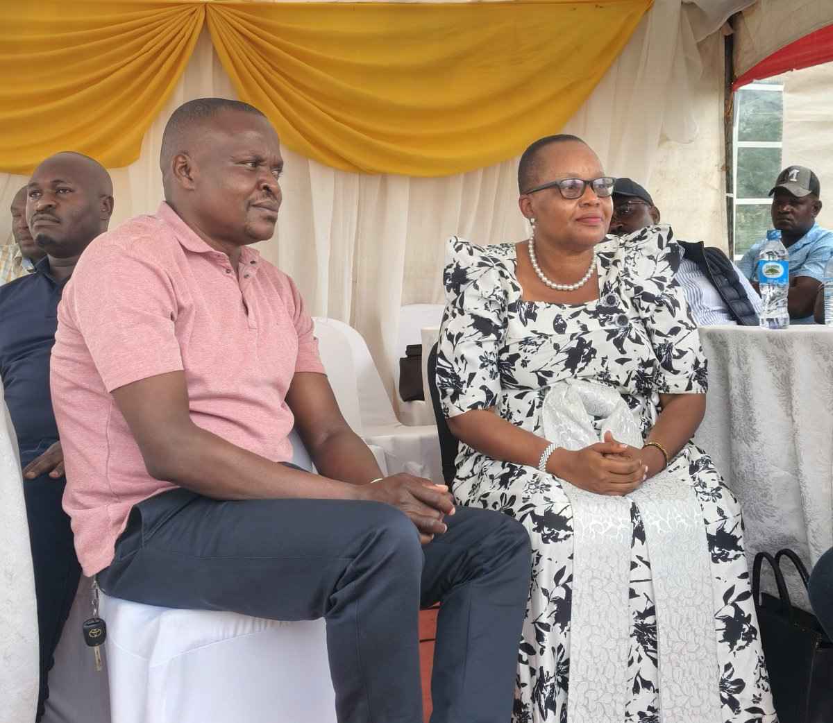 EmmaWangolo's tweet photo. Hon @WanyotoLydia Minister of State for Public Service has joined the bereaved family of Hon. Julius Nakiyi MP Budadiri East in Sironko who lost his brother Charles Robert Nagimesi being laid to rest in Buhugu https://t.co/SS4w2ndHuk